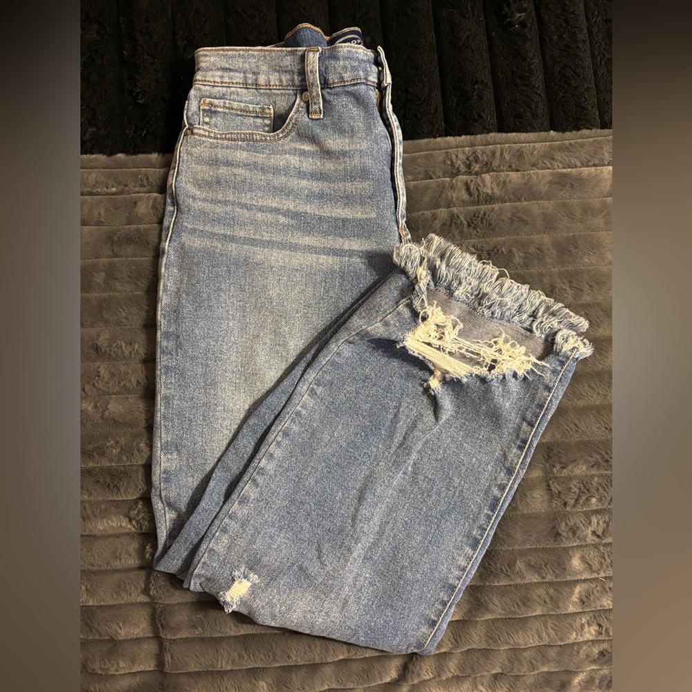 Stylish Distressed Blue Women's Cropped Jeans
